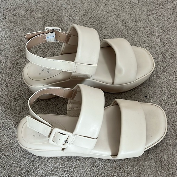 Platform sandals - Picture 1 of 4